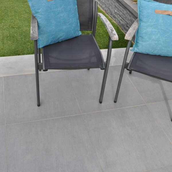 ceramaxx-60x60x3-ardesia-grigio-sfeerfoto